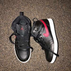 NIKE AIR JORDAN 1 RETRO BLACK/RED